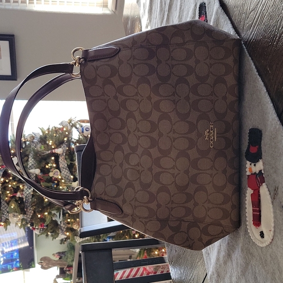 Coach Handbags - Coach Lexy classic shoulder bag